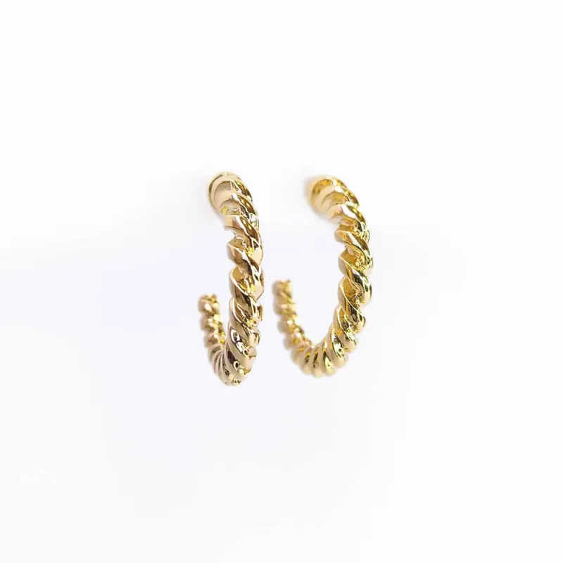 Argola Torcida Banhada a Ouro 18k