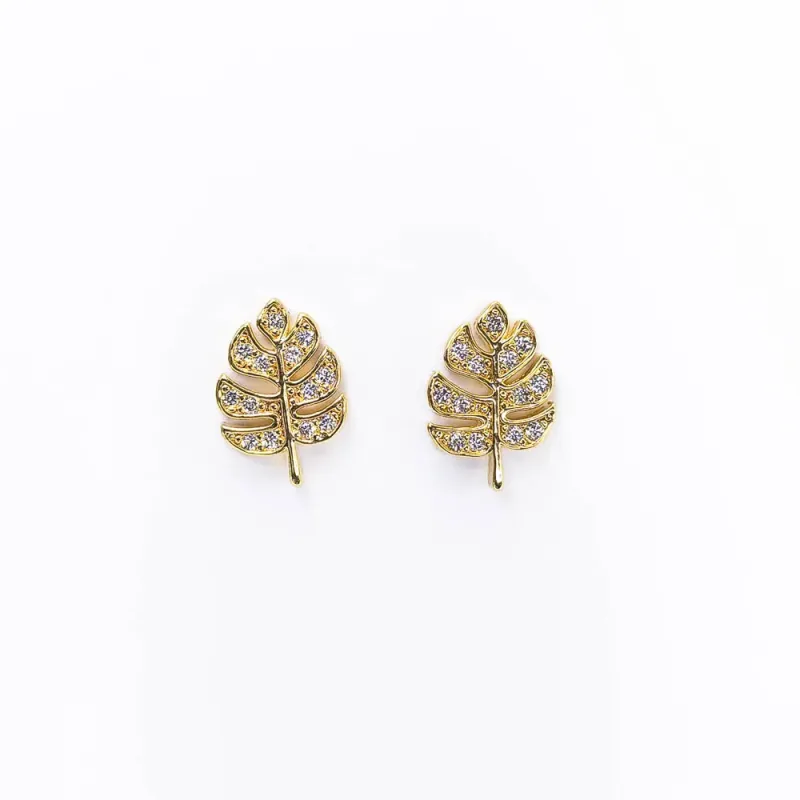 Brinco Folha Cravejado Zircônias Banhado a Ouro 18k