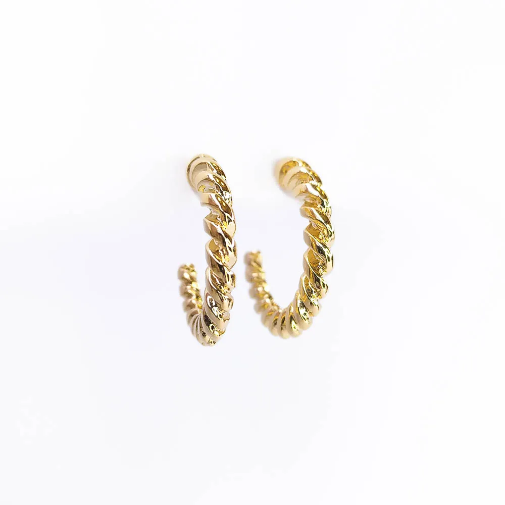 Argola Torcida Banhada a Ouro 18k
