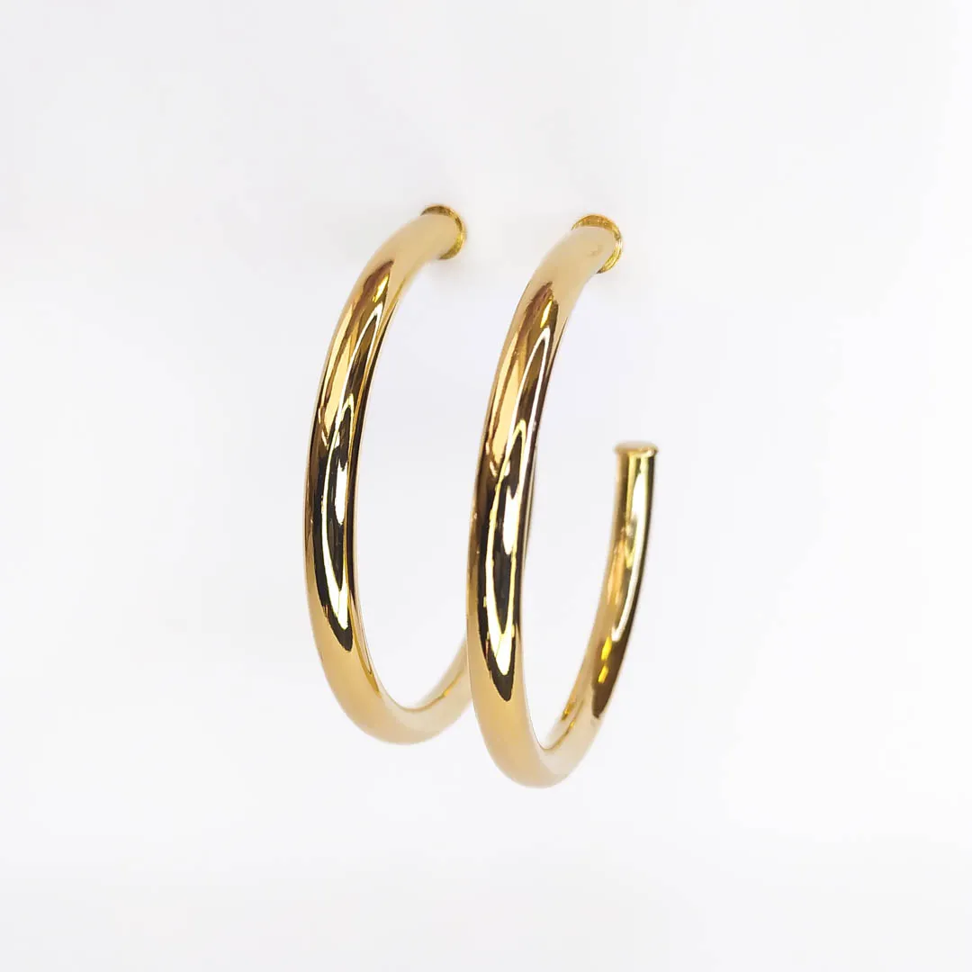 Argola Tubo Lisa Grande Banhada a Ouro 18k