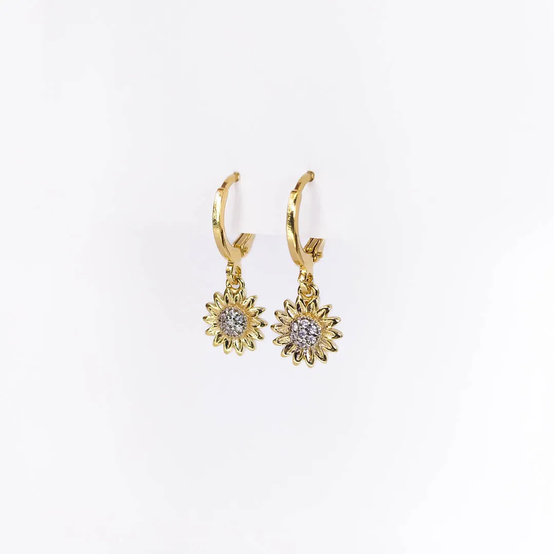 Argolinha Pingente De Girassol Com Zircônias Banhada a Ouro 18k 9mm