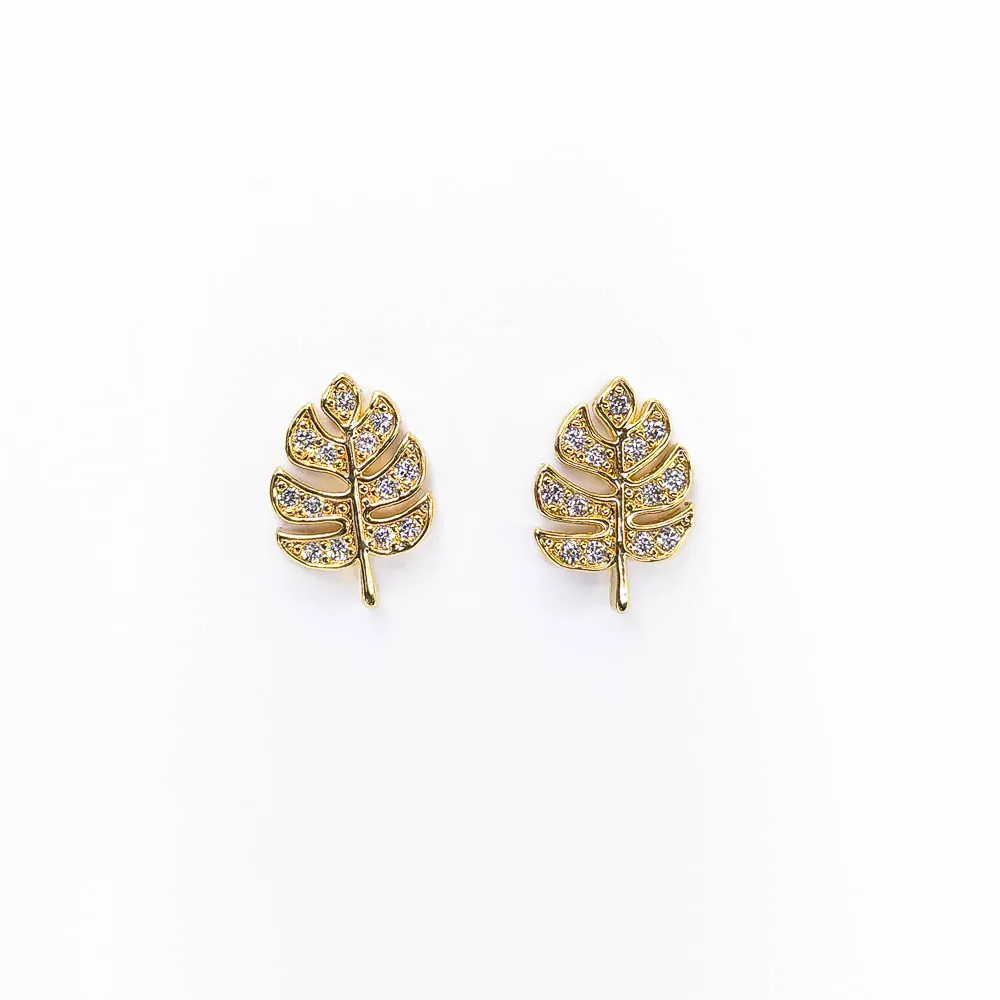 Brinco Folha Cravejado Zircônias Banhado a Ouro 18k