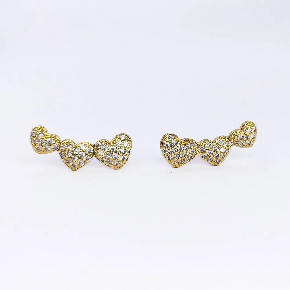 Ear Cuff Corações cravejados Banhado a Ouro 18k