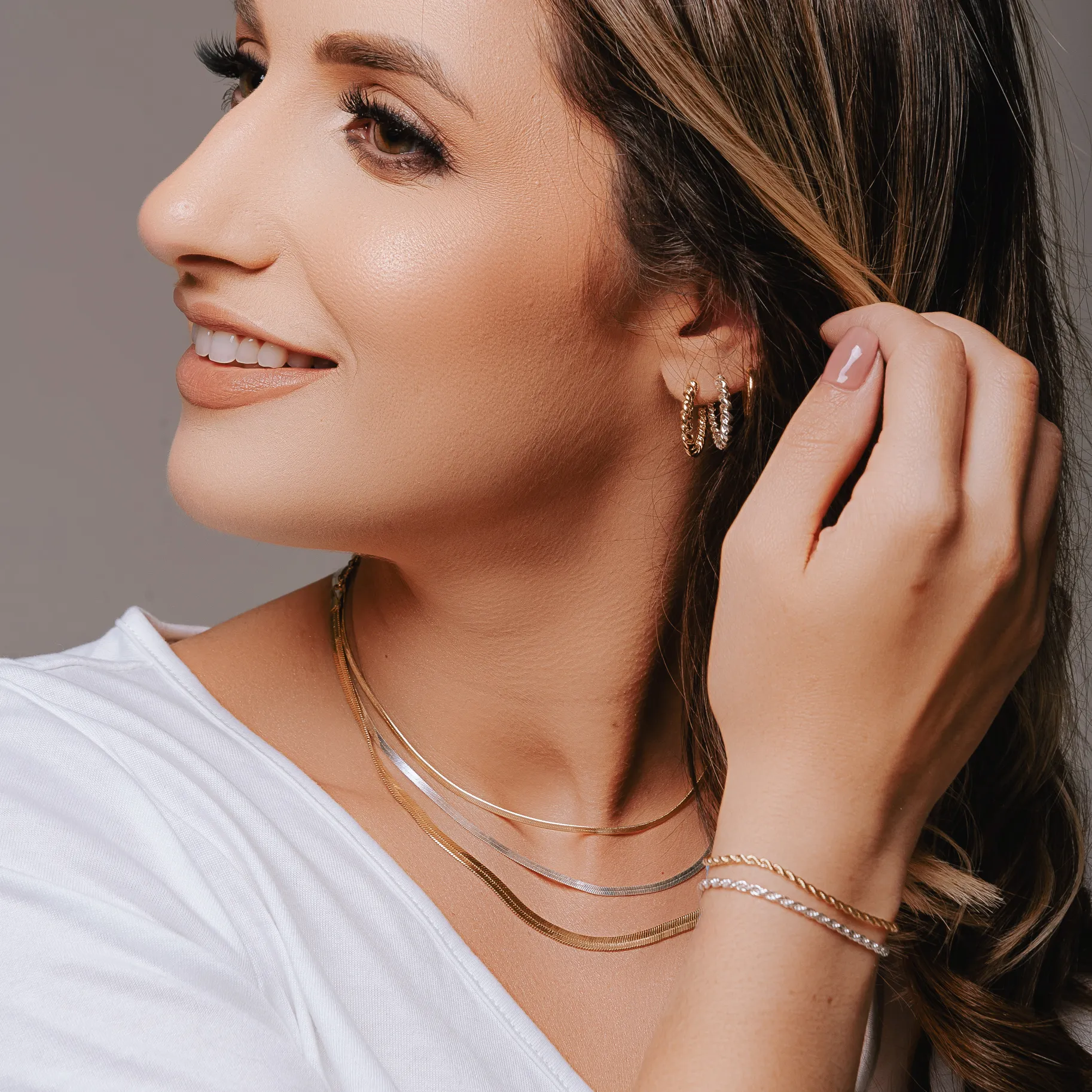 Argola Torcida Banhada a Ouro 18k