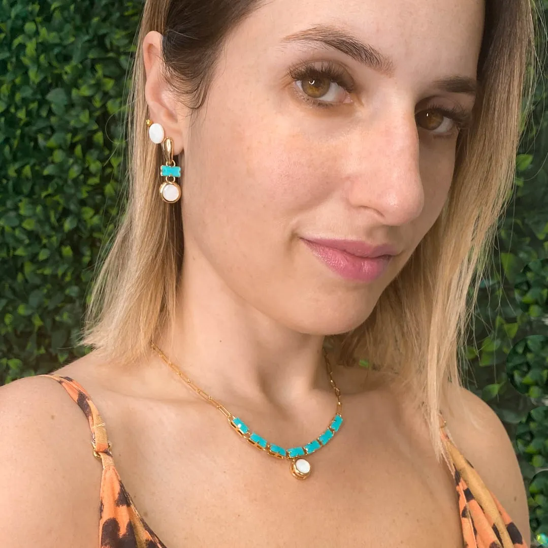 Colar turquesa com madrepérola banhado a ouro 18k